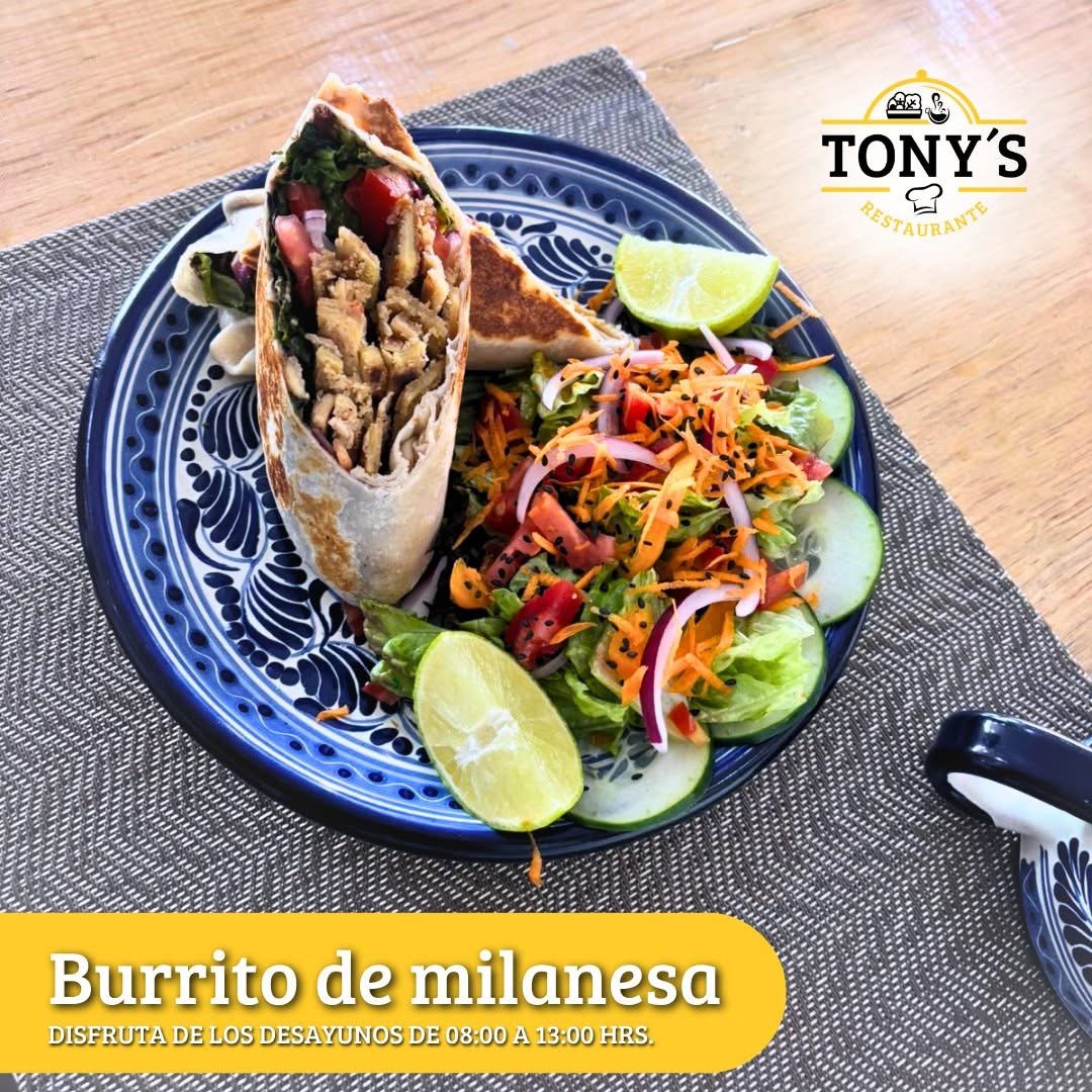 Burrito de milanesa con ensalada de Tony's Restaurante